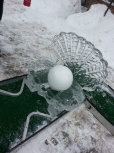 Mini Golf. Pearl in an oyster